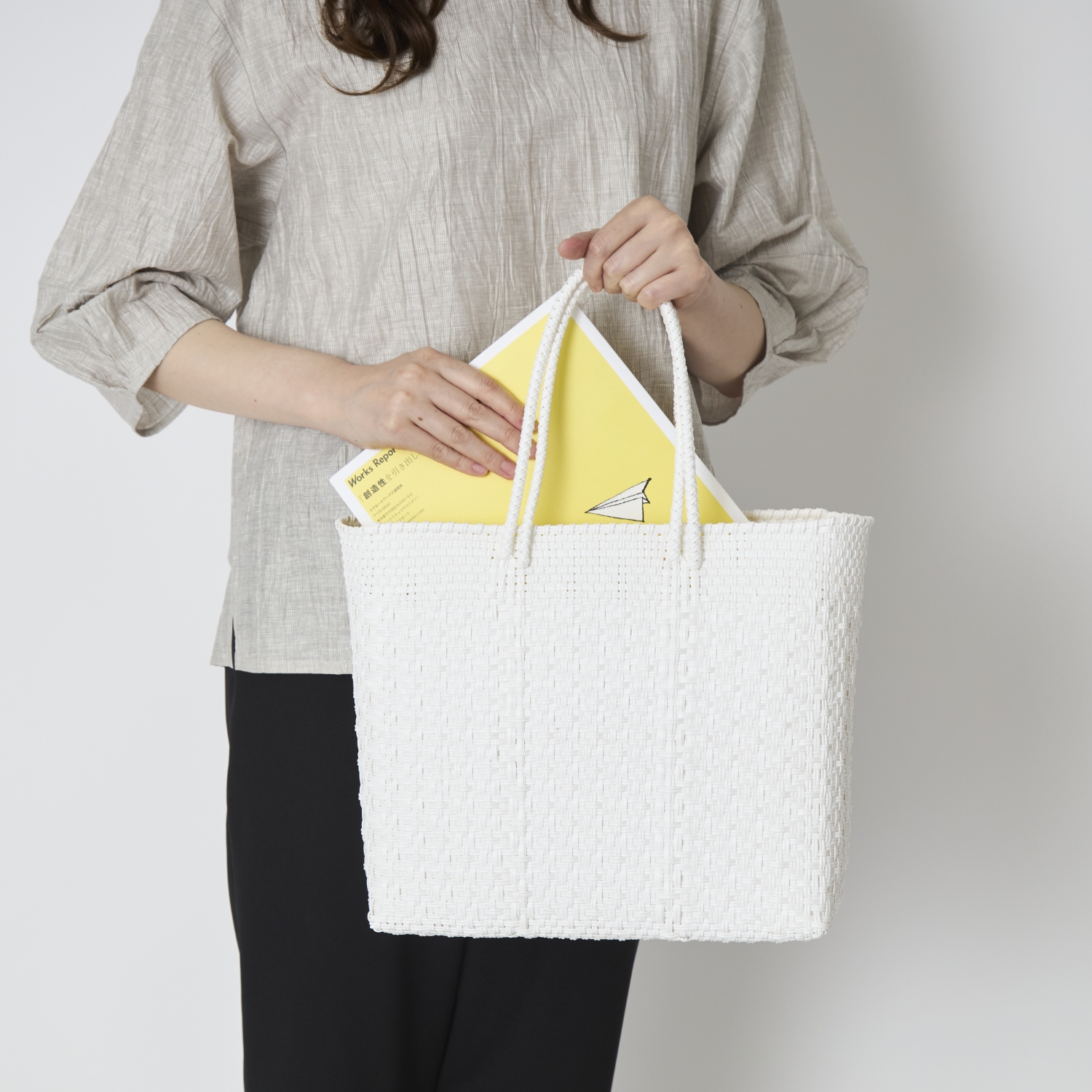 Moonbird/手編みのメルカドバッグ ダイアモンド柄 - 夏らしい涼し気なデザインで、A4サイズもすっぽり入るメルカドバッグ